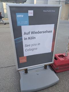 Werbeschild für Messe emv