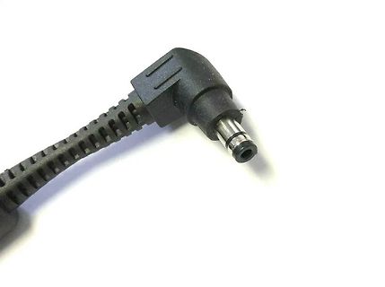 DC-Netzteilstecker mit gewinkeltem Anschluss