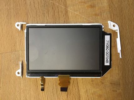 LCD-Display mit Flexkabel auf Holzuntergrund
