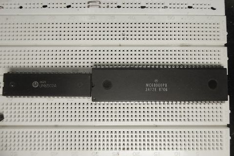 Mikroprozessor auf Breadboard