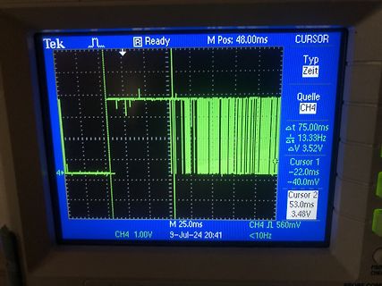 Oszilloskop-Display mit Signalverlauf