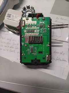 Geöffnete Elektronik mit Leiterplatte