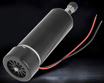 Elektrische Wasserpumpe mit Kabeln