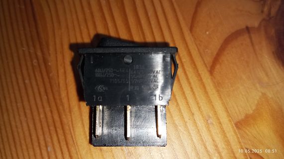 Schalter mit Typenbezeichnung