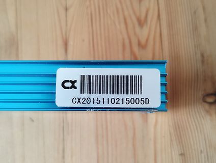 Aufkleber mit Barcode auf blauem Profil