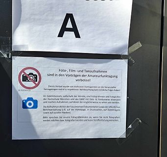 Aushang zum Verbot von Foto- und Videoaufnahmen