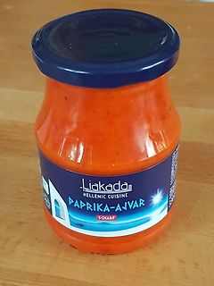 Glas mit Paprika-Ajvar