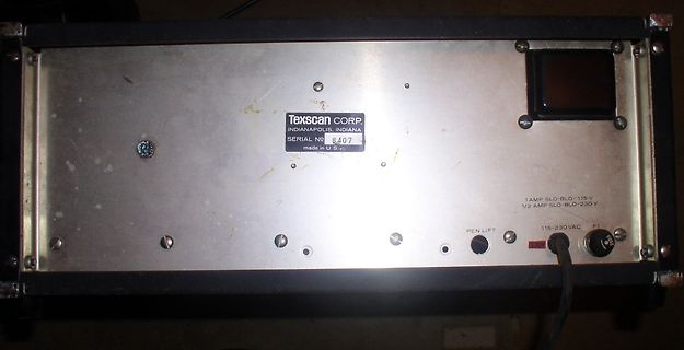 Rückseite eines Texscan Geräts mit Typenschild und Anschlüssen