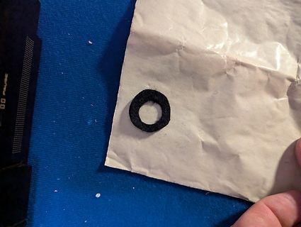 Schwarzer O-Ring auf Papier