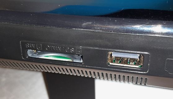 SD/MMC und USB-Anschlüsse an einem Gerät