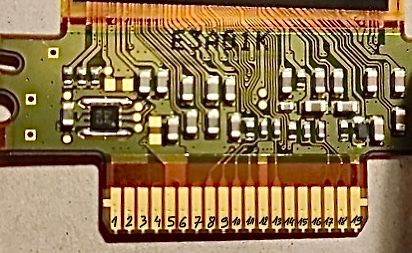 Detailaufnahme einer flexiblen Leiterplatte mit Kontaktpins