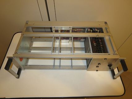 Gehäuse eines elektronischen Geräts oder Schaltschranks