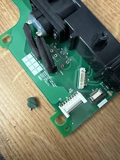 Leiterplatte mit elektronischen Bauteilen und Steckverbindern
