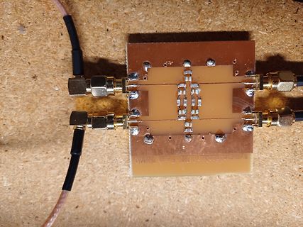 HF-Leiterplatte mit SMA-Anschlüssen