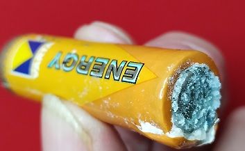 Ausgelaufene Batterie