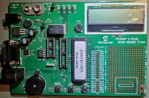 Microchip PICDEM 2 PLUS Demo Board