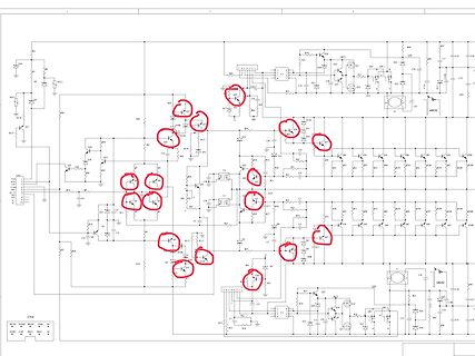 Elektronischer Schaltplan mit markierten Bauteilen