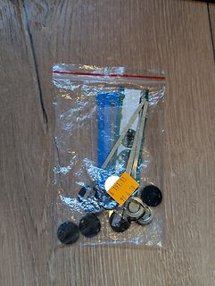 Elektronikbauteile in einem Plastikbeutel