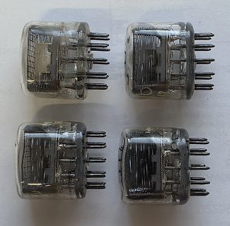 Vier Elektronenröhren