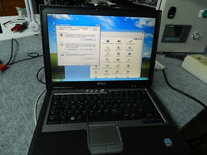 Laptop mit Windows XP Desktop