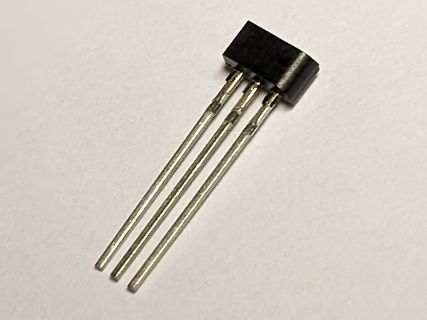 Elektronisches Bauteil mit drei Anschlüssen
