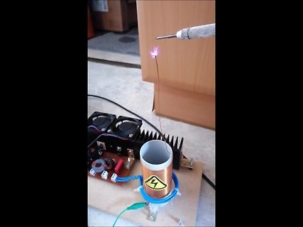 Aufbau einer Tesla-Spule mit Funkenentladung