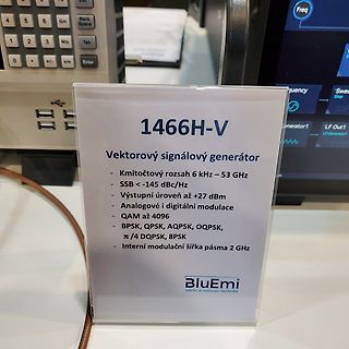 Informationsschild eines Vektor-Signalgenerators