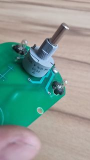 Potentiometer auf grüner Leiterplatte