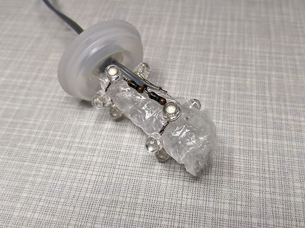 Freiluftverdrahtung mit LEDs und Widerständen in Schrumpfschlauch