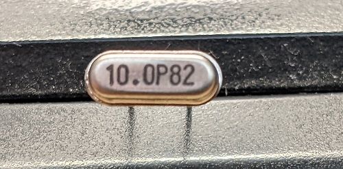 Elektronikbauteil mit Typenbezeichnung