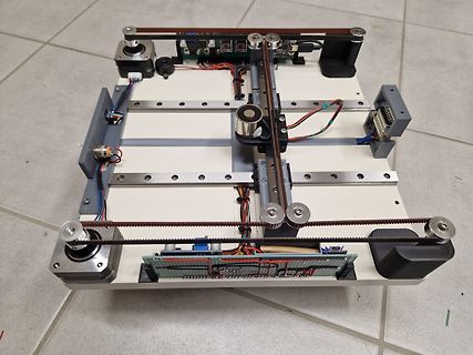 Mechanischer Aufbau eines XY-Achsen-Systems mit Riemenantrieb