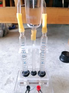 Glasapparatur mit Messzylindern