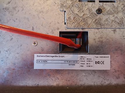Typenschild eines Siemens Induktionskochfelds