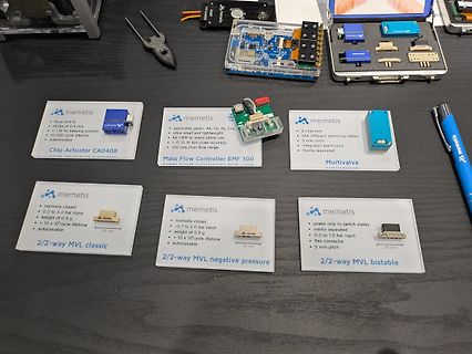 Memetis Mikrofluidik-Komponenten und Informationskarten