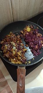Gebratenes Gemüse in einer Pfanne