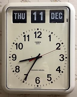 Wanduhr mit Kalenderfunktion