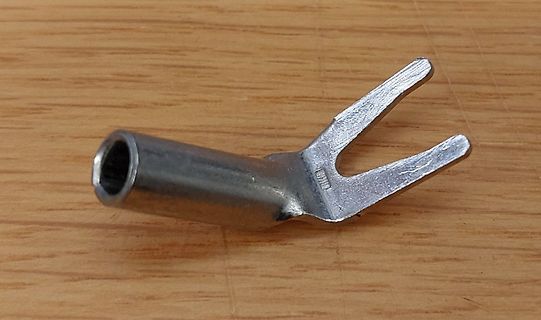 Metallischer Flachstecker / Kabelschuh