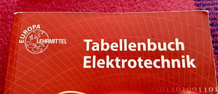 Cover eines Tabellenbuchs Elektrotechnik