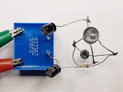 Freie Verdrahtung mit Elektrolytkondensatoren und Testmodul