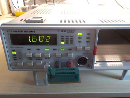 Hameg LCR Meter HM8018 mit Messwert