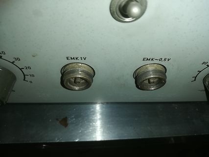 Bedienelemente eines Messgeräts mit EMK-Anschlüssen