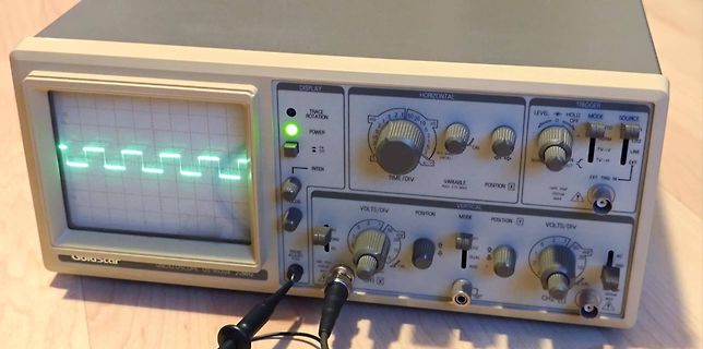 Goldstar Oszilloskop mit Rechtecksignal