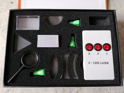 Set mit optischen Komponenten und Steuergerät