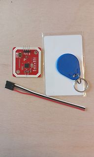 RFID-Modul, weiße Karte und blauer Schlüsselanhänger