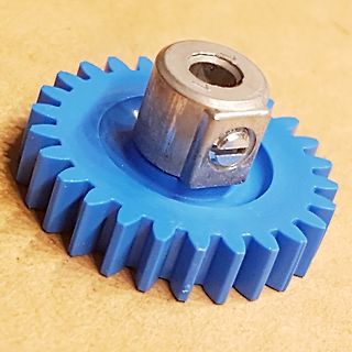 Blaues Zahnrad mit Metallnutzteil