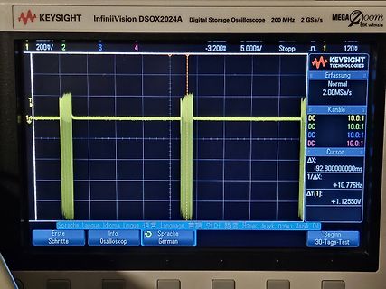 Oszilloskop-Display mit Signalverlauf