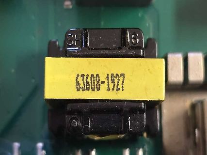 Nahaufnahme eines elektronischen Bauteils auf einer Leiterplatte