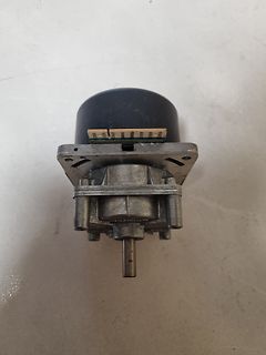 Elektromotor mit Getriebe und Platine