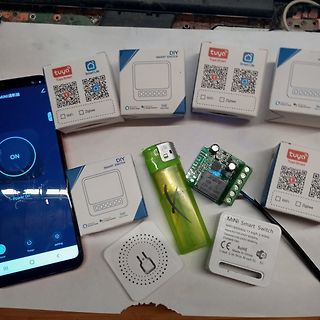 Tuya Smart Switch Komponenten und Smartphone