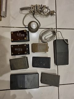 Diverse Fußschalter und ein Fußschalter mit Kabel
